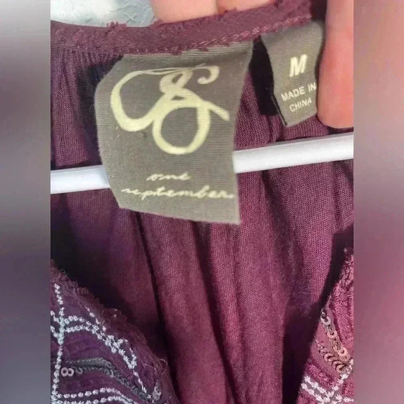 Anthropologie One September Madiran Sequin
Blouse Tunic Maroon Size Medium - Picture 7 of 9